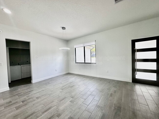 Building Photo - 774 W 9th St