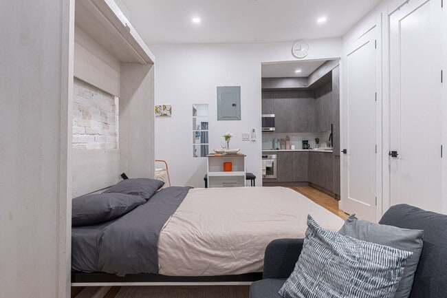 Building Photo - 631 Wilson Ave