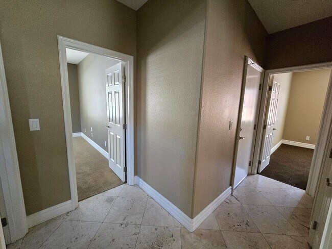Building Photo - Rhodes Ranch Single Story Rental