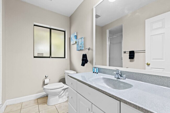 Building Photo - 1929 NW 7th Ln