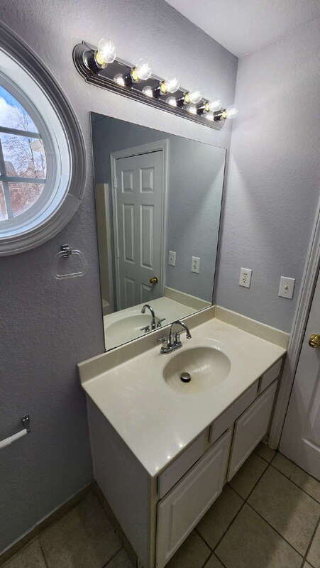 Building Photo - 385 Brookview Dr