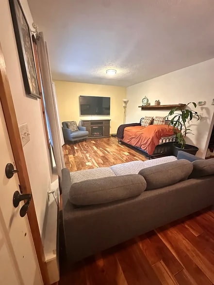 Building Photo - 2943 N Reynolds Rd