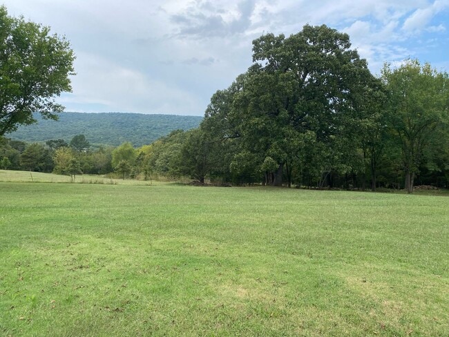 Building Photo - 3 Bedroom 1 Bathroom home. Available NOW!