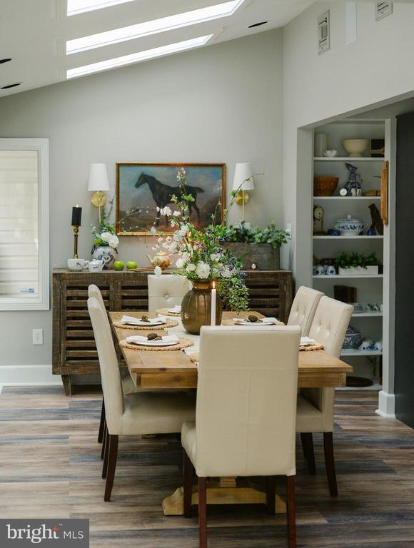 Building Photo - 15841 York Rd