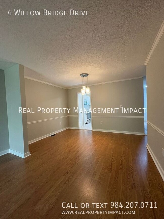 Building Photo - 4 Willow Bridge Dr