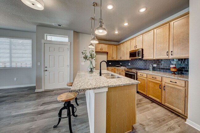 Building Photo - Gorgeous New Build 3 Bed 2 1/2 Bath in Tim...