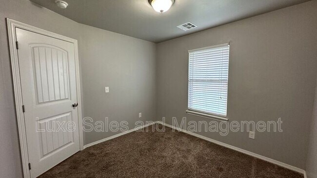 Building Photo - 4716 River Mesa Dr