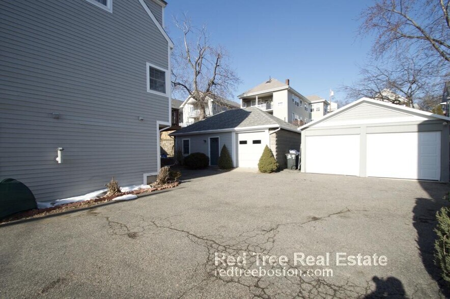 Building Photo - 45 Donnybrook Rd