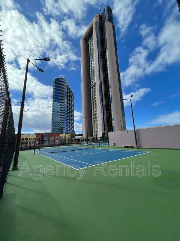 Building Photo - 425 South St