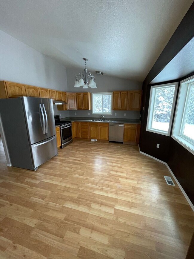 Building Photo - 3 Bedroom, 2.5 Bath Single Family Home