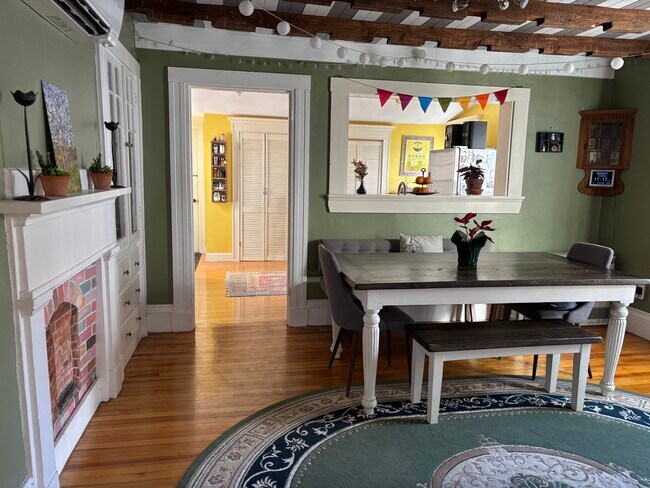 Building Photo - 272 Danforth St