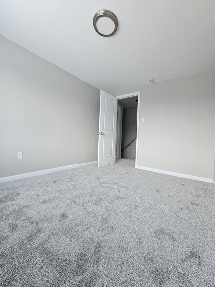 Building Photo - 1338 Main St