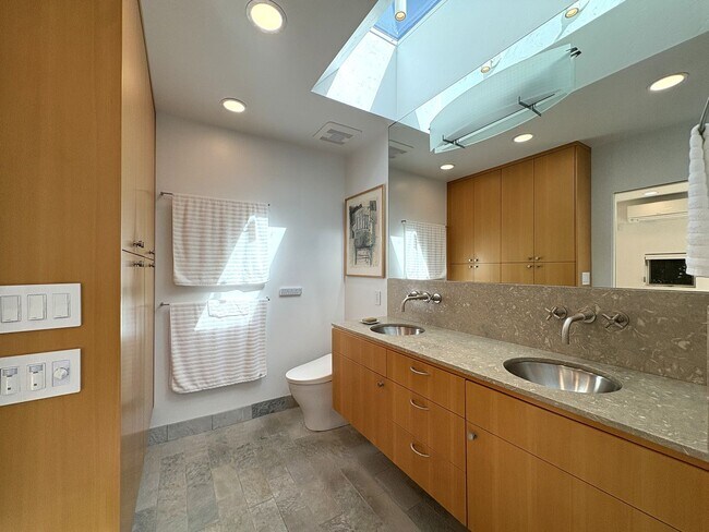 Building Photo - Modern Home availalble for lease in Menlo ...