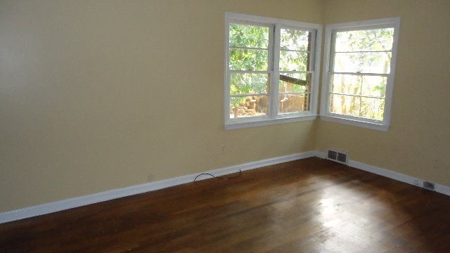 Building Photo - City Living!!