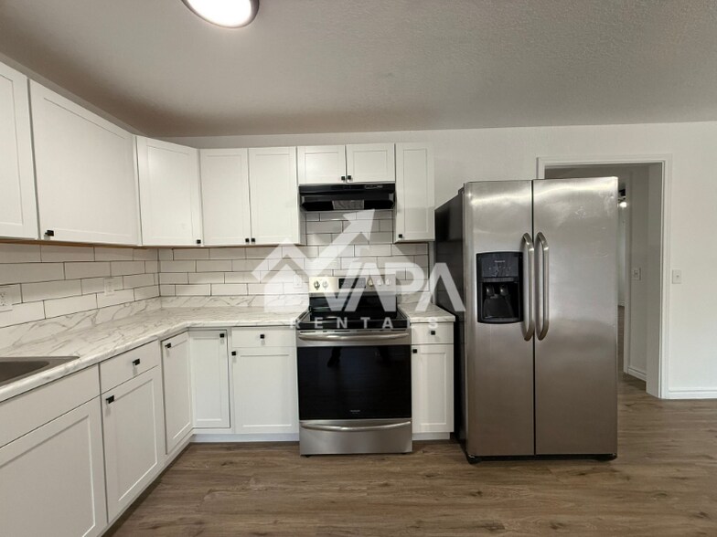 Building Photo - 4322 Las Cruces St