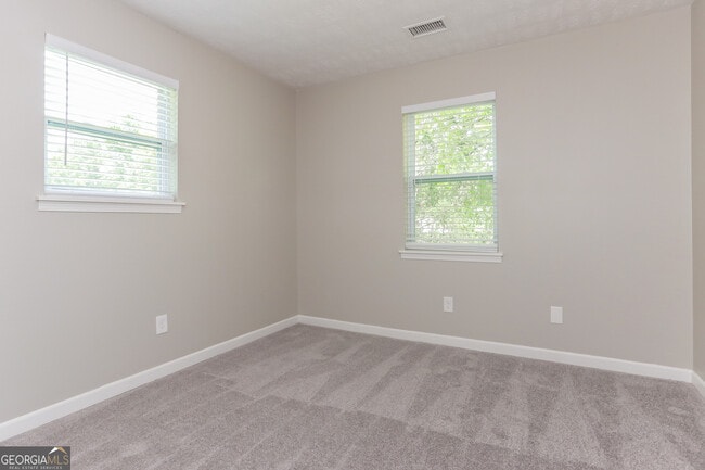 Building Photo - 5819 S Quail Dr