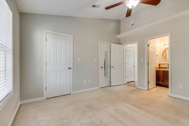 Building Photo - Now Available | 2 Bedroom 2.5 Bath | Bristol, TN