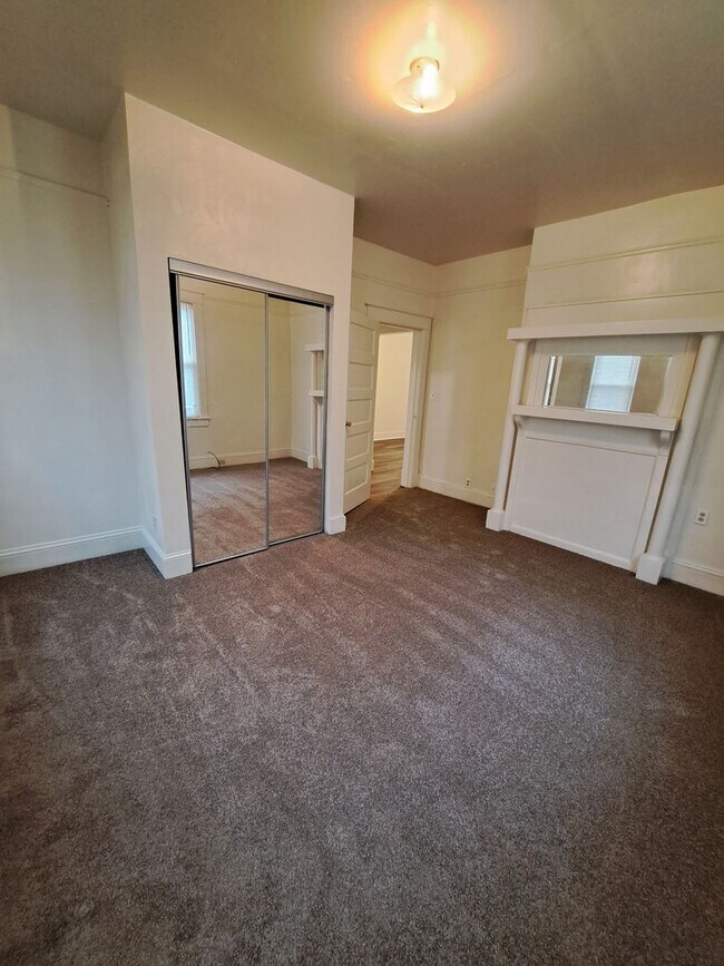 Building Photo - 1321 Chesapeake Ave