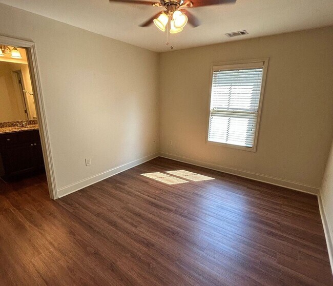 Building Photo - PRE-LEASING FOR AUGUST 2026!
