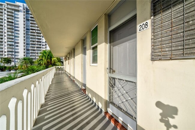 Building Photo - 2861 Leonard Dr