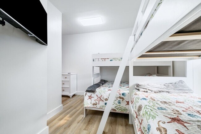 Building Photo - 238 Oleander Dr