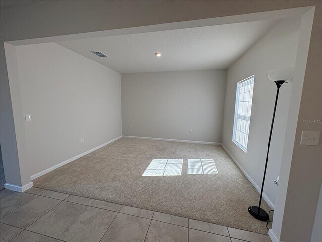 Building Photo - 1221 Lexington Ln