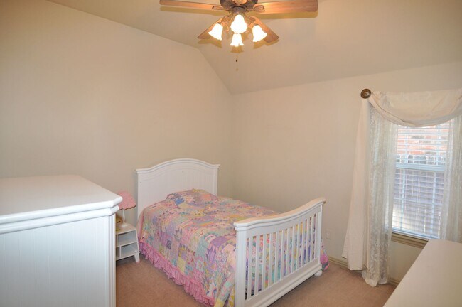 Building Photo - COMING SOON! Stunning 4-2-2 in Ft. Worth –...