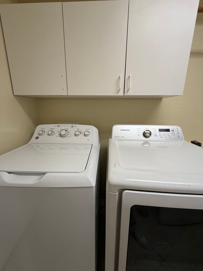 Building Photo - 6406 W El Cortez Pl