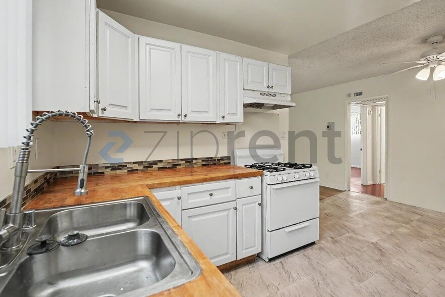 Building Photo - Unit 2