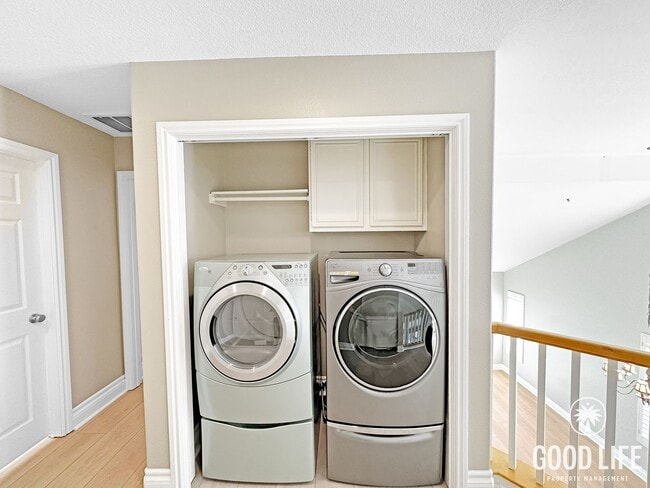 Building Photo - Beautiful 3-Bed Home w/ Vaulted Ceilings, Stainless Appliances, Private Backyard & 2-Car Garage