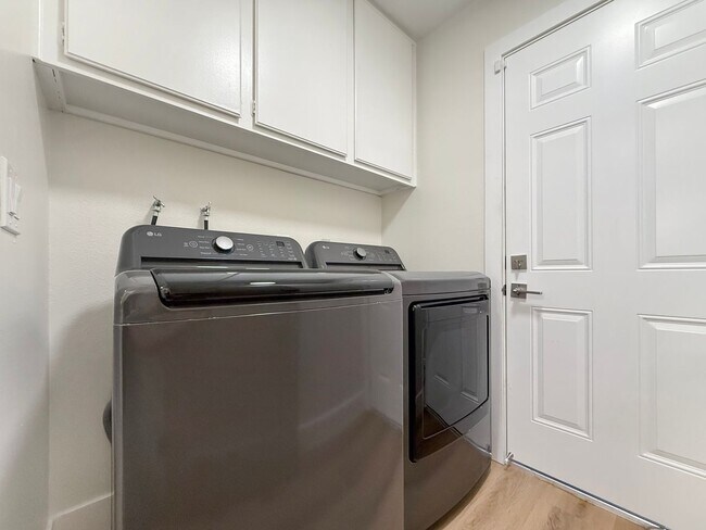 Building Photo - Updated 3B/2BA House in Oceanside!