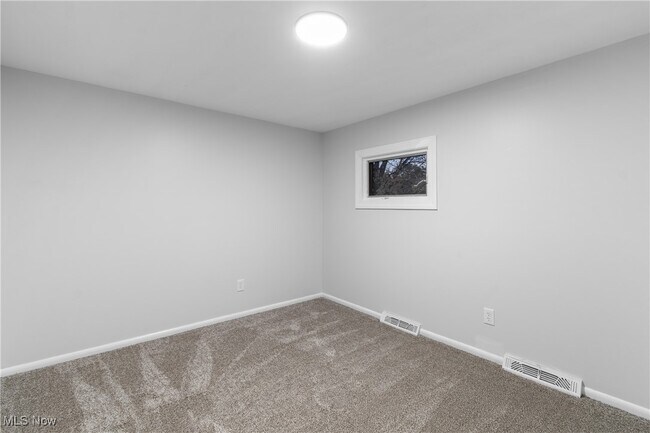 Building Photo - 16982 Bob White Cir