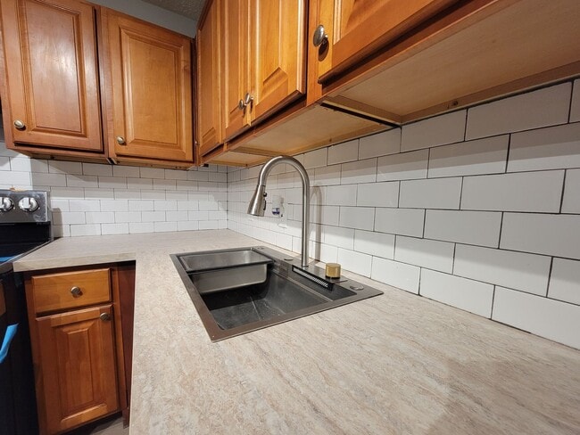 Building Photo - Great location near CDC, Emory, and the VA...