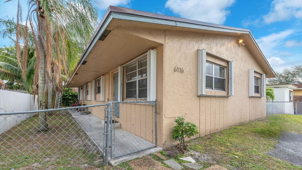 Primary Photo - 6116 SW 39th St