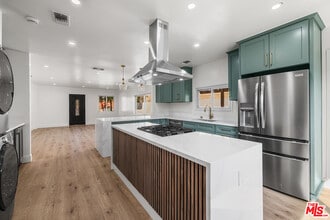 Building Photo - 238 Thorne St