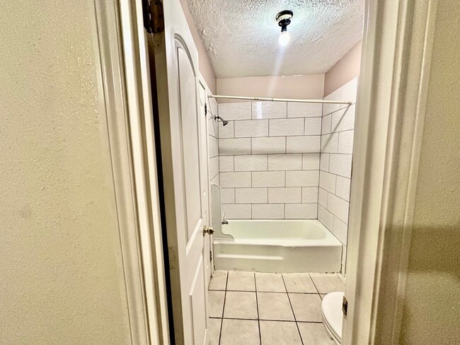 Building Photo - 320 S Avenue F