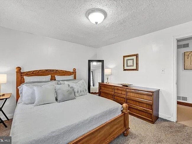 Building Photo - 3240 Westmont- YOUR NEXT HOME AWAITS