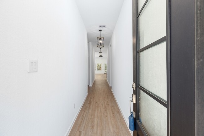 Building Photo - 28819 Mount Bonnell Dr