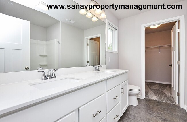 Building Photo - Spacious 3-Bedroom Home with Modern Layout...