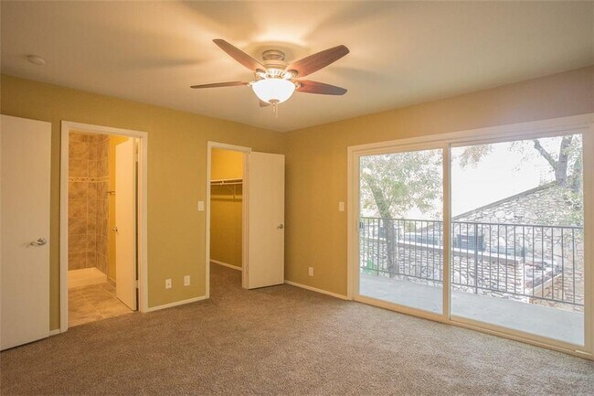 Building Photo - 500 E Riverside Dr
