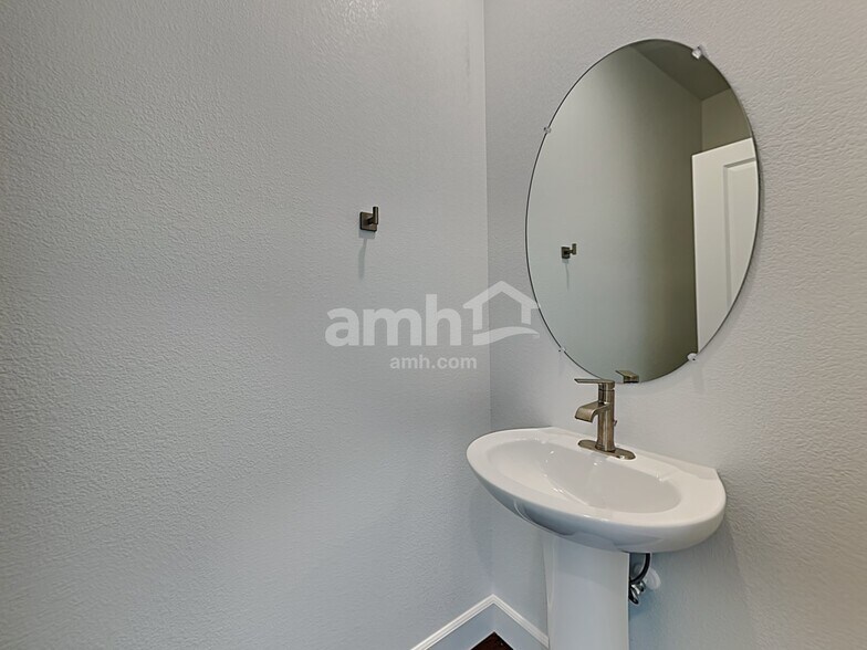 Building Photo - 2715 Hot Cider Ave