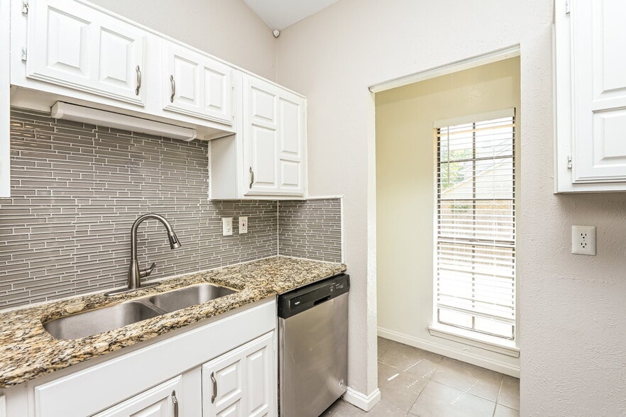 Building Photo - 2811 Galemeadow Dr