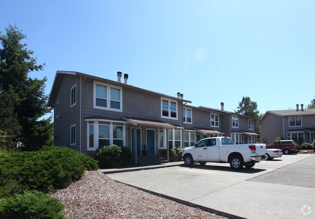Building Photo - Titlow Beach Townhomes