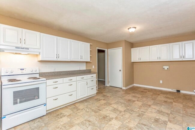 Building Photo - 506 Vardar Ln