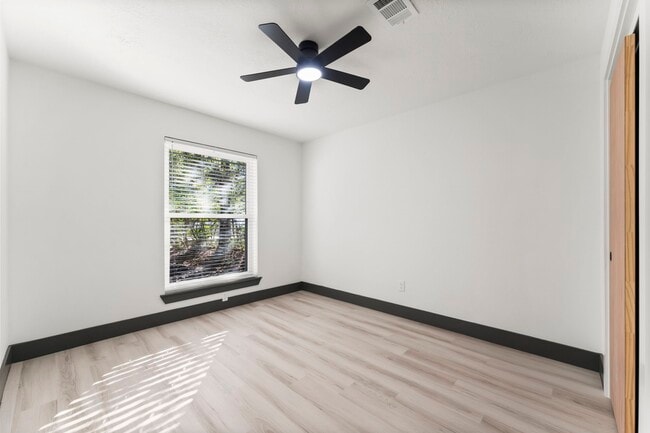 Building Photo - 26 E Woodtimber Ct