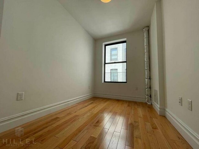 Building Photo - 1 bedroom in ASTORIA NY 11106