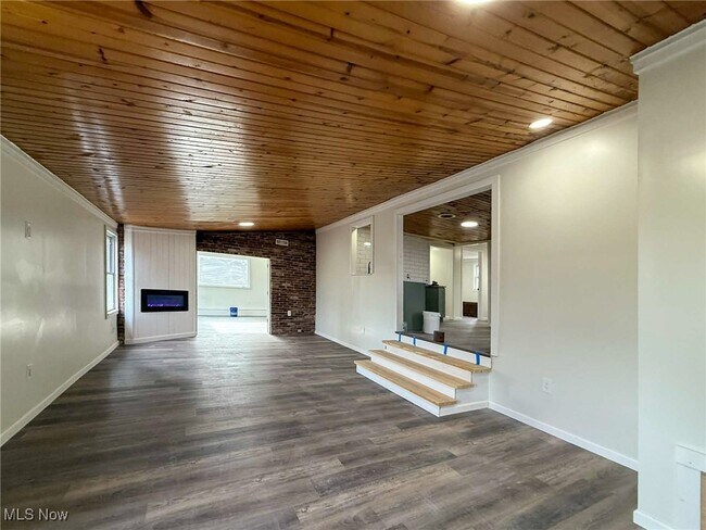 Building Photo - 11370 Parkside Ave NE