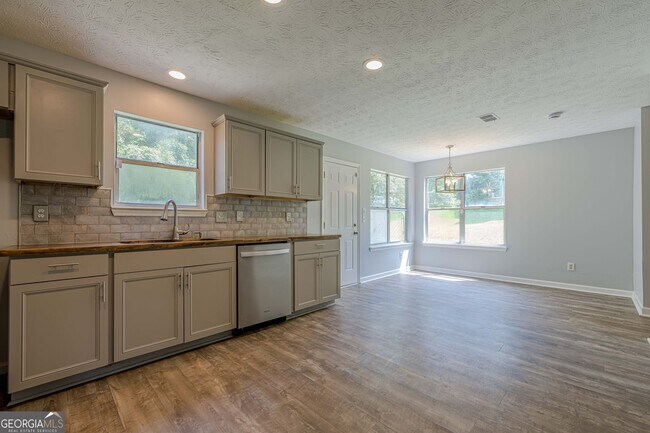 Building Photo - 5458 Winslow Crossing N