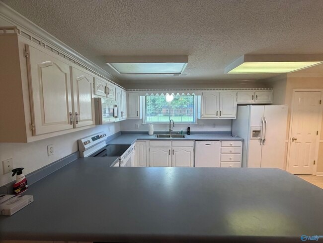 Building Photo - 701 Rigel Dr SW