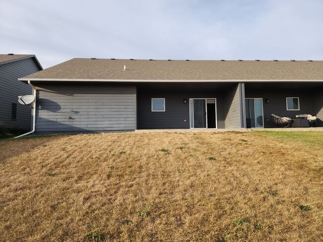 Building Photo - Three bedroom two bath Twin Home w/ Triple...